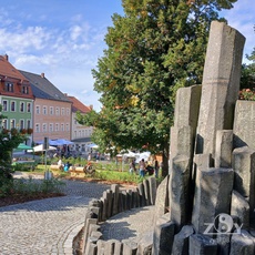 Der Marktplatz mit Basaltsäulen
