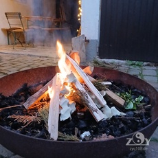 Walpurgisfeuer im Innenhof