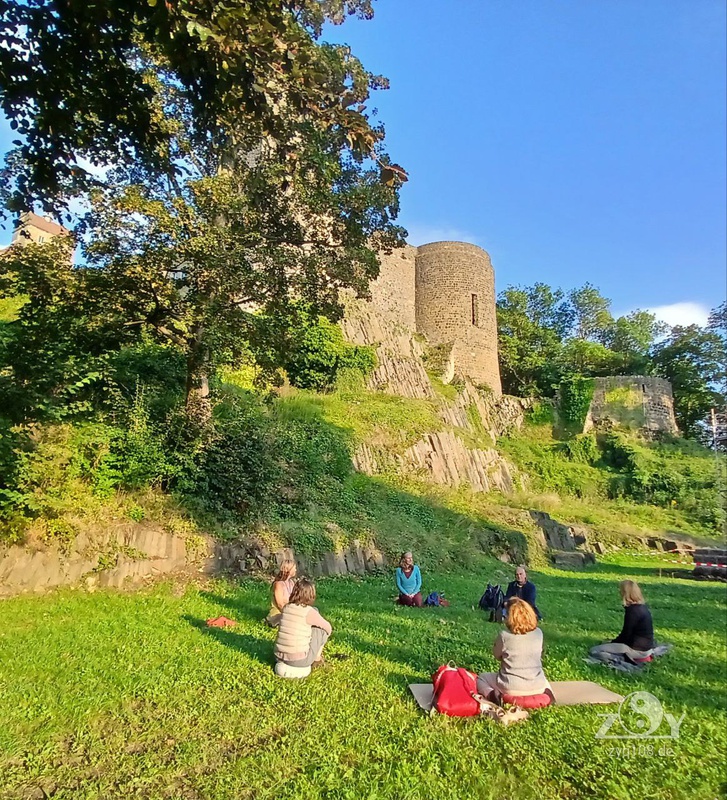 Bei schönem Wetter können wir wunderbar draußen üben