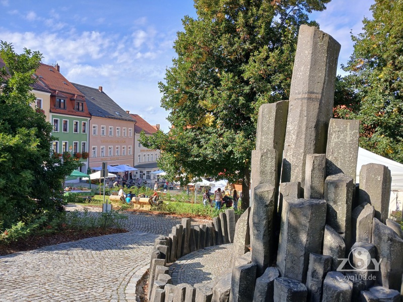 Der Marktplatz mit Basaltsäulen