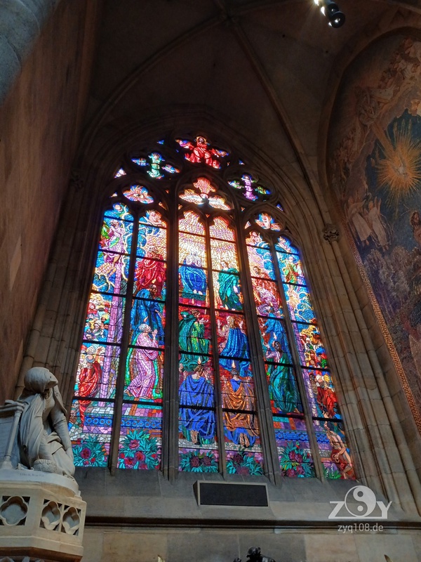 Die neuen Buntglasfenster