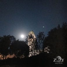 Der Vollmond an der Burg