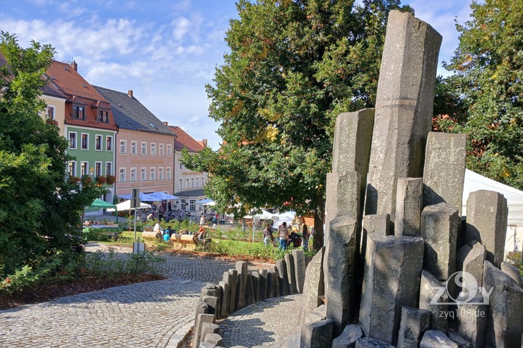 Der Marktplatz mit Basaltsäulen