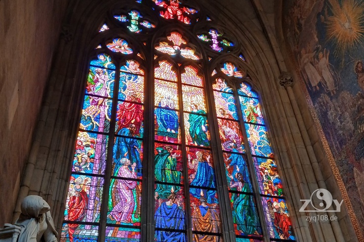 Die neuen Buntglasfenster