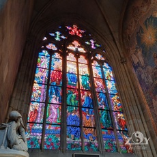 Die neuen Buntglasfenster