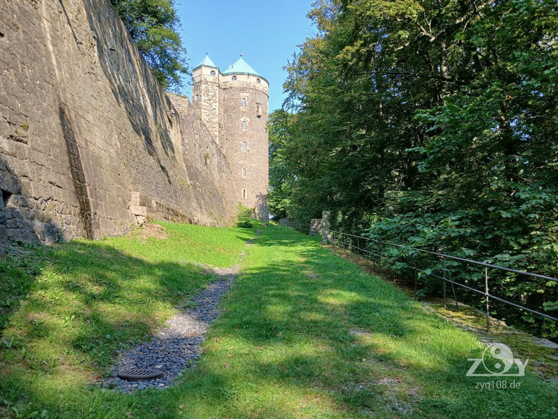 Der Park an der Burgmauer