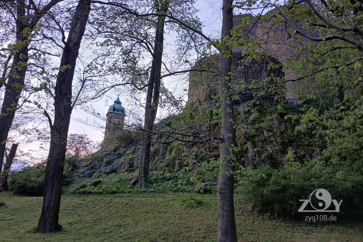 Im Park an der Burg: den Frühling genießen!