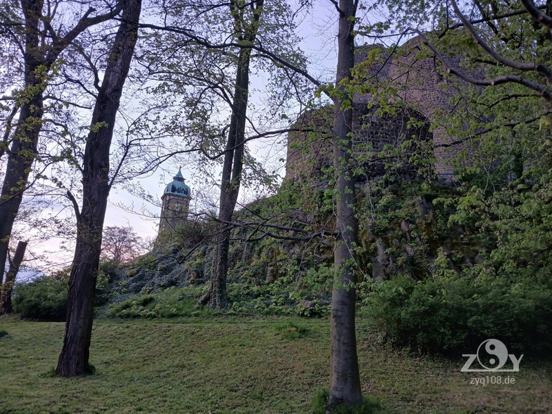 Im Park an der Burg: den Frühling genießen!